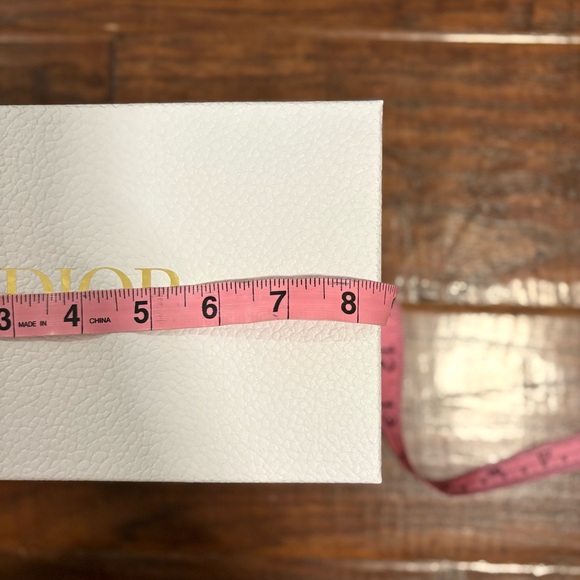 CHRISTIAN DIOR Gift Box & Ribbon - Picture 8 of 8